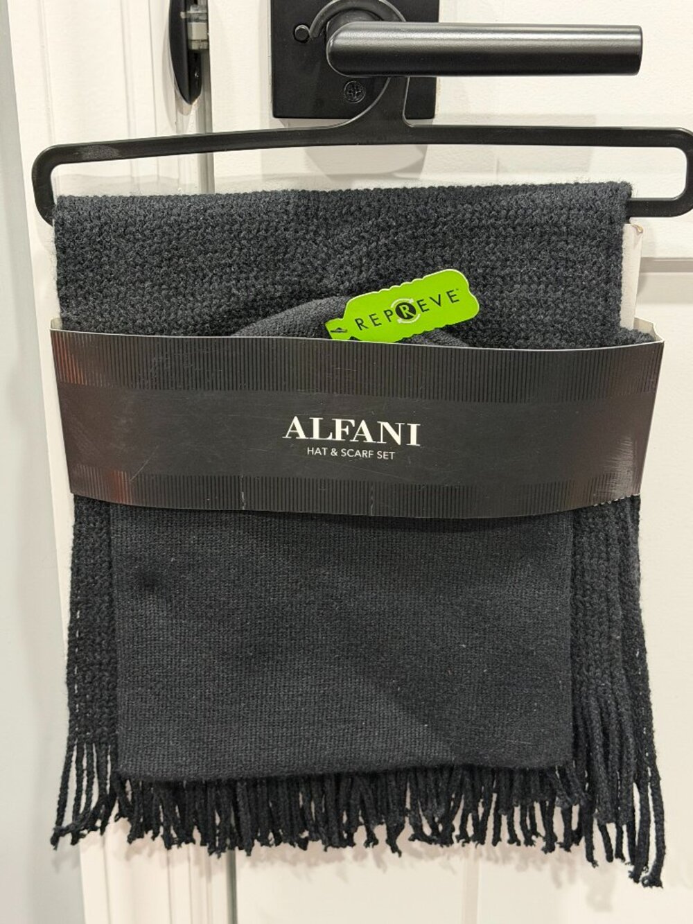 Alfani Men's Black Knit Dressy Scarf & Hat Gift Set One Size (Retail $50)